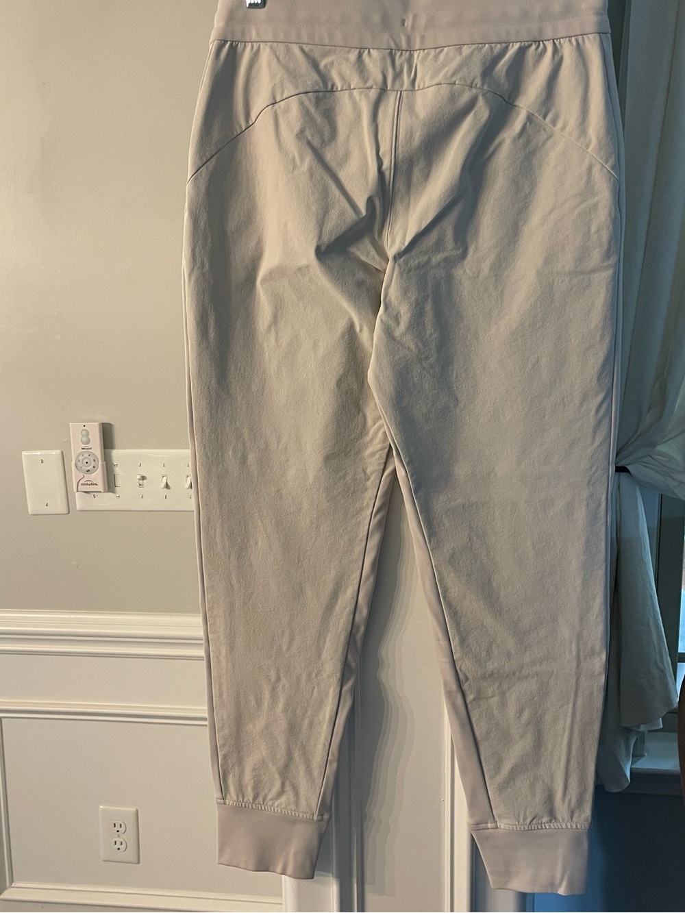 Athleta Women’s Light Beige Jogger Sweatpants with Zip Pockets - Picture 6 of 9